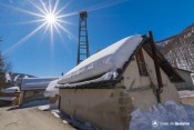 campanile et four toit enneige