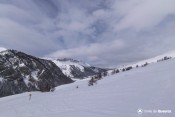 en route pour saint veran sous neige ciel bleu