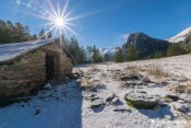 la cabane de la medille soleil et neige