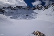 Le lac de Sainte-Anne à peine visible, sous la neige