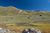 Vue sur les Granges de Furfande depuis le lac de la Vallette