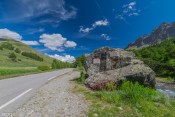 le rocher annibal au bord de la route du col agnel