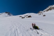 Pause aux chalets de Clapeyto, sous un ciel bleu Queyras