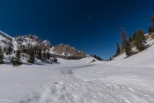 Les berges du lac Miroir sous la neige