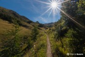 sentier bucolique dans vallon valpreveyre