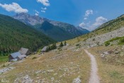 sentier col fromage au dessus du villard