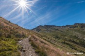sentier col malaure sous le soleil