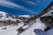 Le rocher au pied de la piste