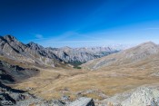 Vue sur la vallée d'Aigue Blanche et les Ecrins depuis les Lacs Blanchet