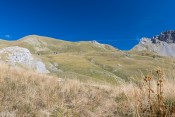 Vue sur les Granges de Furfande dans la montée depuis les Chalets