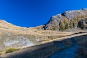 Vue sur le refuge Napoléon sous le col Lacroix