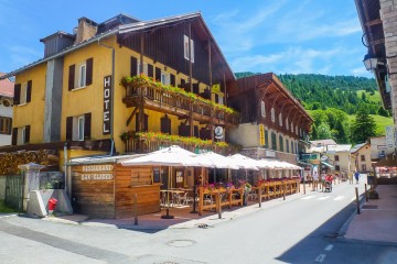 Hôtel ** Restaurant Le Chalet de Lanza à ABRIES