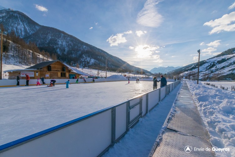 Patinoire d'hiver à Aiguilles