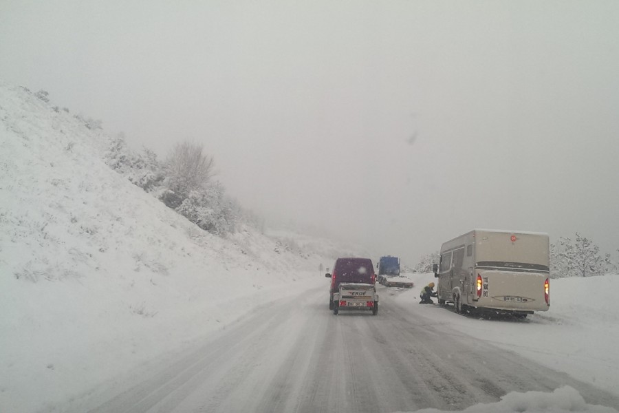Panique sur les routes des Hautes-Alpes : chutes de neige et circulation !