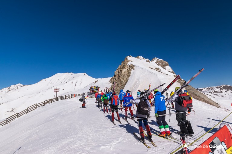 les competiteurs dont les italiens prennent le chab lift