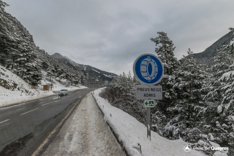 panneau b26 m9 chaines pneus neige chateau queyras