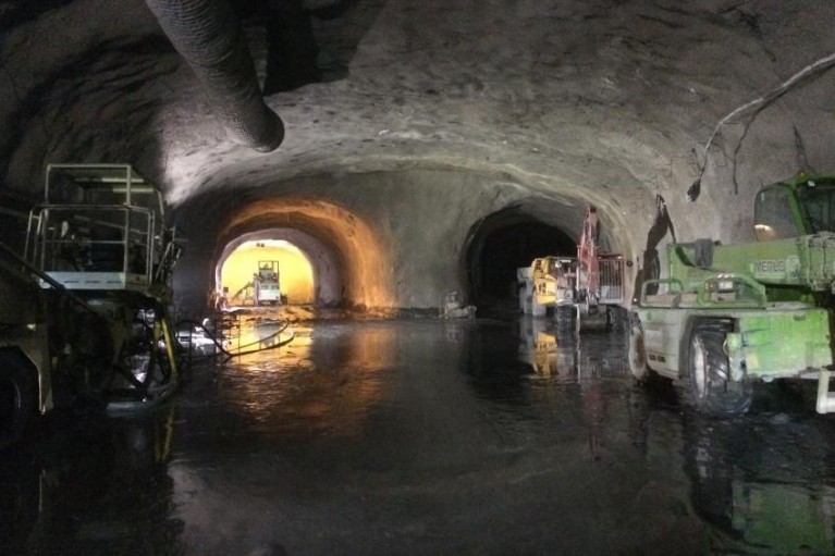 travaux camions tunnel chambon